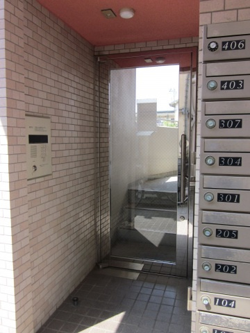 フローラ伊島のエントランス