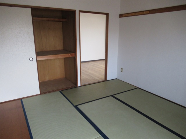 グランデュール今1号館の和室