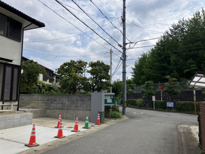 【前面道路含む現地写真】 | ガーデンハウス洛西境谷公園（テラスハウス）
