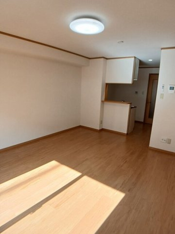 【内装】 | ｏＡｚｏ　Ａ棟 | 明るい色調の室内です