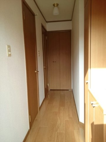 ウィスティリアＡの玄関|きれいな玄関です