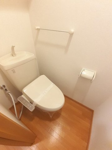 【トイレ】 | サン・フィールド | 落ち着いた色調のトイレです