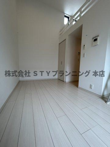 仲介手数料0円！イースト　クレッセントの居間・リビング
