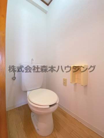 【トイレ】 | 　WESTヒルズ門真 | 落ち着いた色調のトイレです
