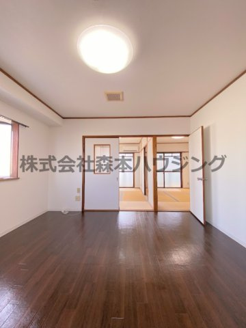 【居間・リビング】 | 　WESTヒルズ門真 | 使いやすい居間です
