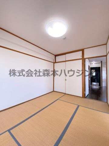 【寝室】 | 　WESTヒルズ門真 | 落ち着いて過ごせるお部屋なので、寝室にいかがでしょうか
