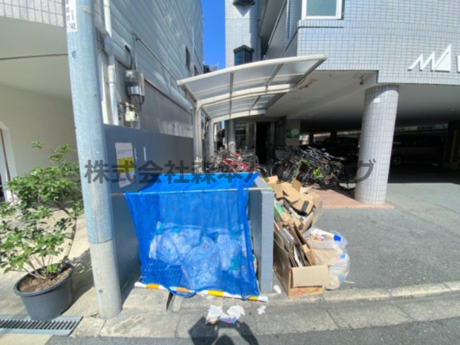 【その他共用部分】 | 　WESTヒルズ門真 | 専用ごみ置き場です