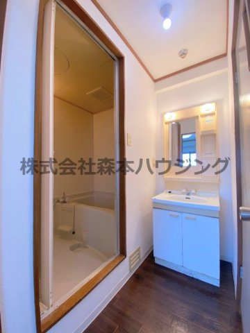 【洗面所】 | 　WESTヒルズ門真 | 使いやすい洗面所です