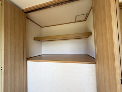 【洋室】 | 東新小岩中古戸建c | ３F収納（階段上収納スペース）
