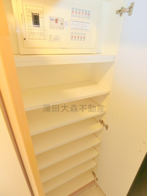 ルーブル仲六郷壱番館の収納|玄関収納