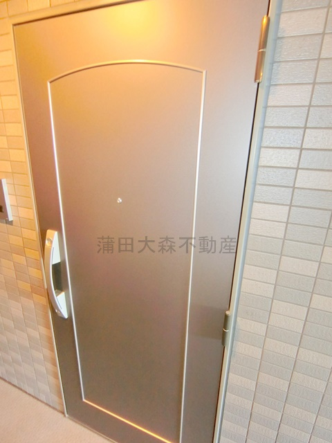 ルーブル仲六郷壱番館の玄関