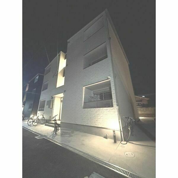 ART　TENDO　EASTの外観