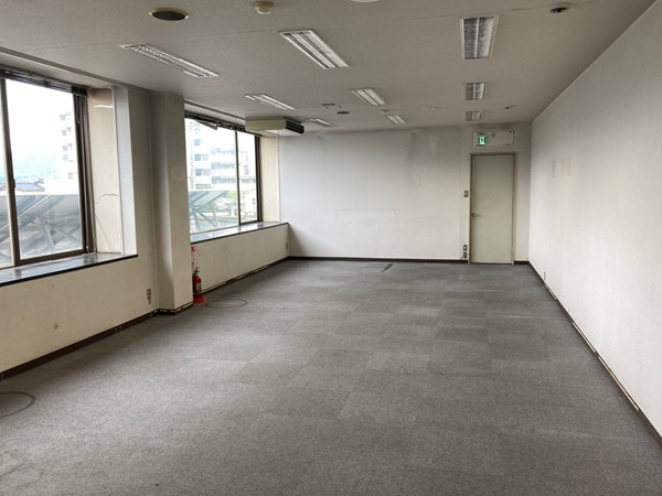 大津市大萱１丁目の店舗事務所の内装