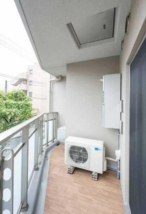 スタイリオ三軒茶屋　築浅　ネット無料　オートロックのバルコニー