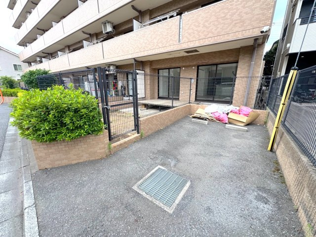 セレナハイム西浦和のその他|専用駐車場付き（月額10,000円）。お車をお持ちの方にも嬉しい設備です。