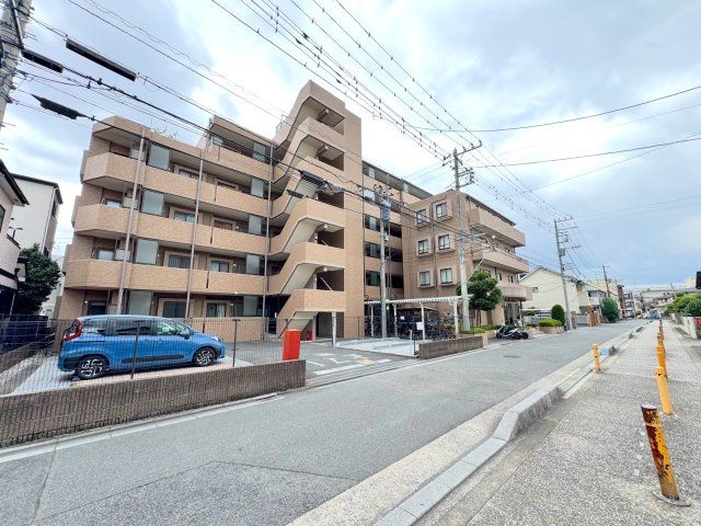 セレナハイム西浦和の外観|外観
良好な日当たりと風通しが期待できる、スタイリッシュなマンション外観です。