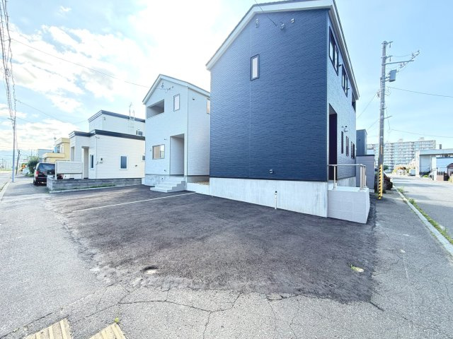 【新築戸建】札幌市北区新琴似5条16丁目2棟の駐車場|駐車2台可