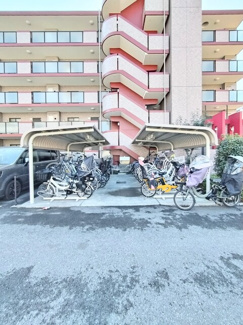 敷地内、屋根付き駐輪場有★