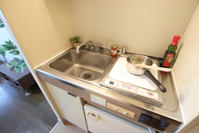 キッチン※モデルルーム使用です家具、小物等は入居前に撤去します。