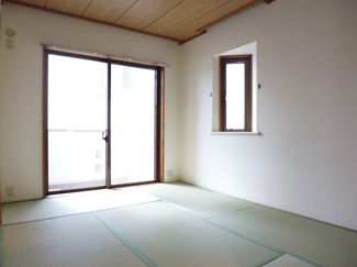 バルコニーに面した和室6帖！