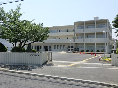 松戸市立小金中学校まで1300ｍ