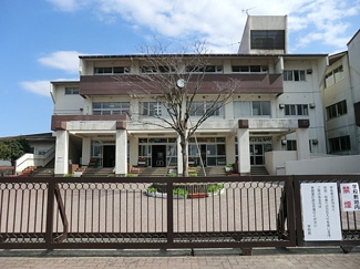 松戸市立新松戸西小学校まで700ｍ