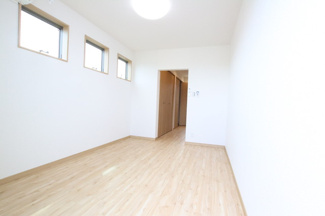 ★窓が並ぶ明るいお部屋です★