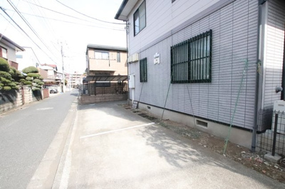 ★敷地内駐車場★（空き状況・使用料等詳細はご確認下さい）