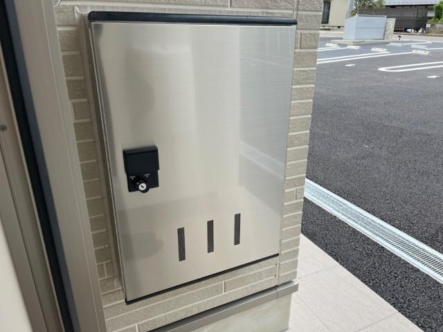 新潟市東区竹尾２丁目アパート新築工事の玄関|宅配ボックス（イメージ）