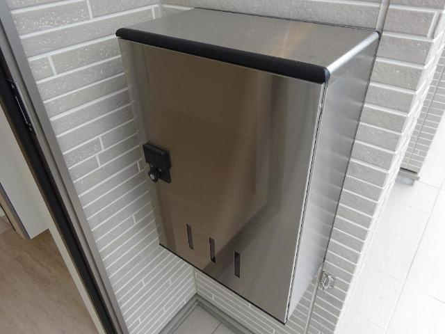 仮）港区東茶屋新築アパートの収納|宅配ボックス（イメージ）