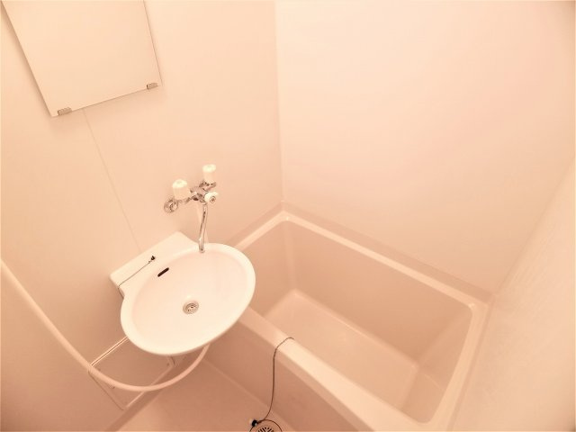レオパレスホワクラハイツの浴室|設備・使用は号室により異なる為、現況を優先致します。