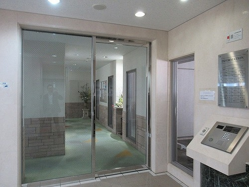 フラワーマンション楠並木通のエントランス|マンションエントランス※前回募集時の写真２０２３年５月撮影
