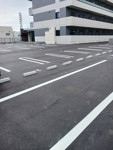 サンライズ　江平中町の駐車場