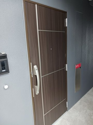 サンライズ　江平中町の玄関