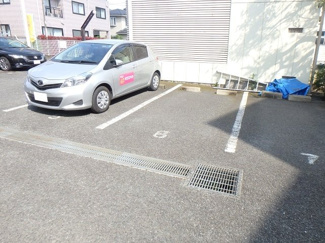 ★敷地内駐車場★（空き状況・使用料等詳細はご確認下さい）