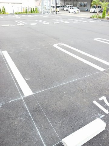 サンライズ　江平中町の駐車場
