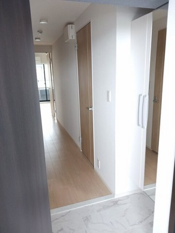 サンライズ　江平中町の玄関