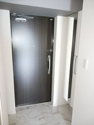 サンライズ　江平中町の玄関