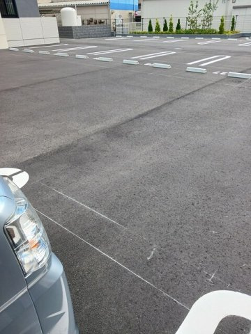 サンライズ　江平中町の駐車場
