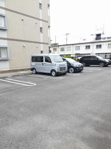 カーサ　フィーネの駐車場