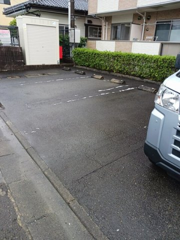 シールド青葉の駐車場
