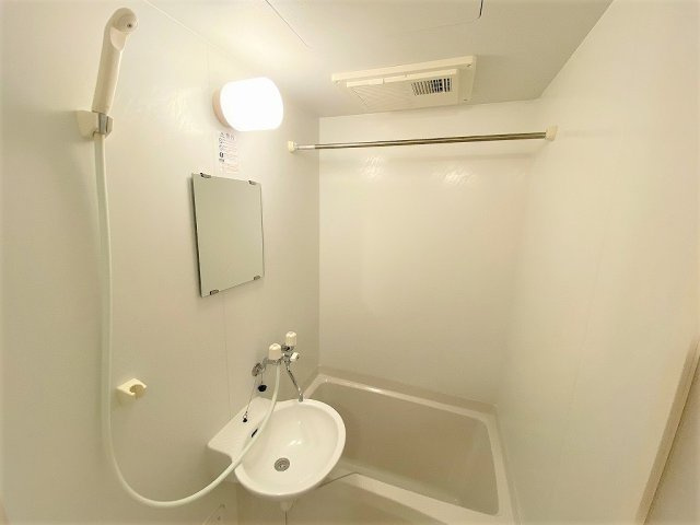 レオパレス中津瀬の浴室|設備・仕様は号室により異なる為、現況を優先致します。