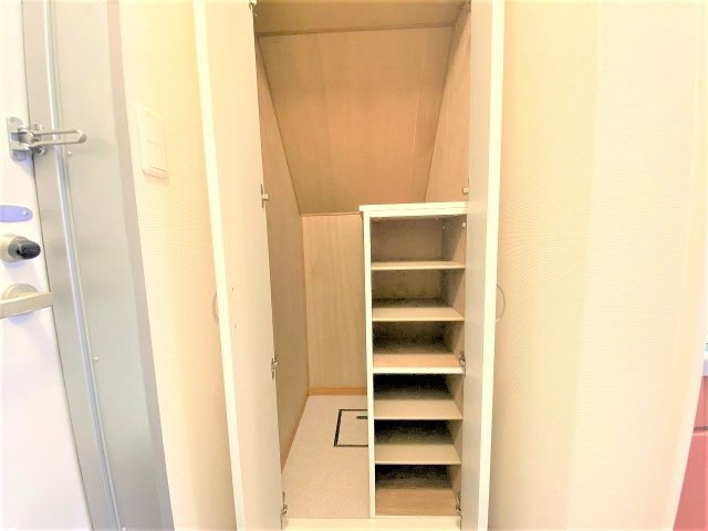レオパレスウィステリアの玄関|設備・使用は号室により異なる為、現況を優先致します。