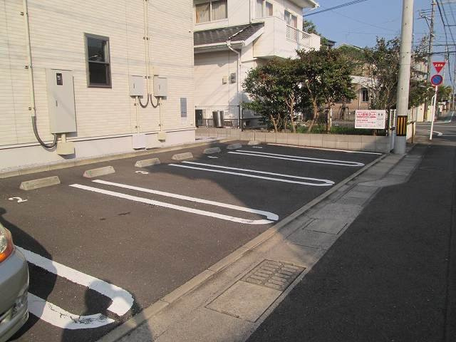 サンセールＪの駐車場