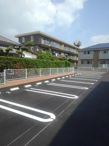 レジデンス・ジール　Ⅰの駐車場