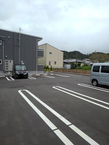 フランベル　Ａの駐車場