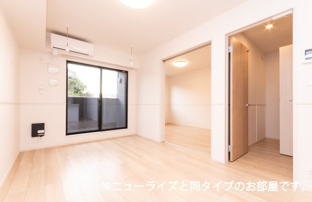 ラ　フルール　麓　弐番館の居間・リビング