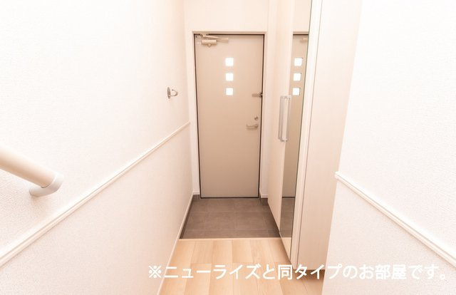 ラ　フルール　麓　弐番館の玄関