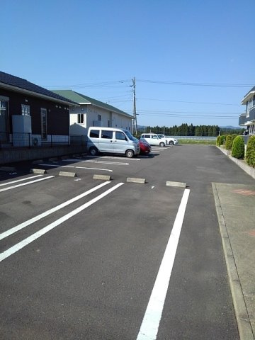 ラ・メゾン・ミニョン　Ⅱの駐車場