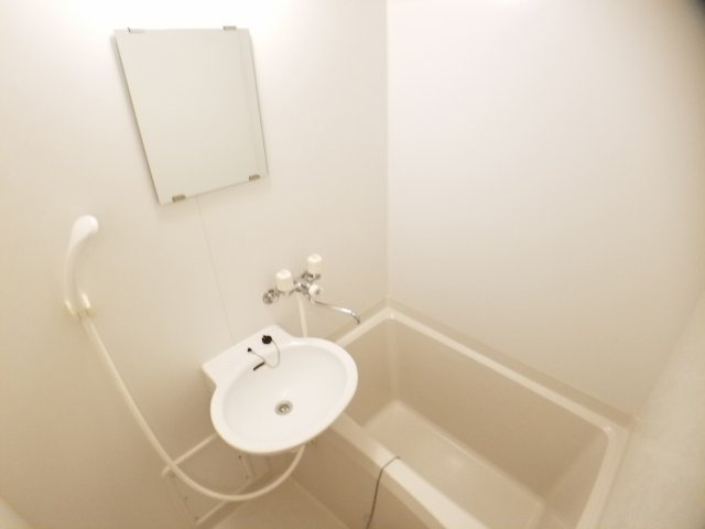 レオパレス神宮の杜の浴室|設備・使用は号室により異なる為、現況を優先致します。
